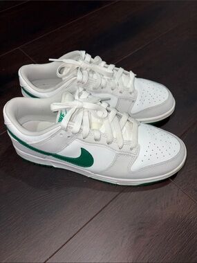 Nike White & Green  Low-Top Sneakers